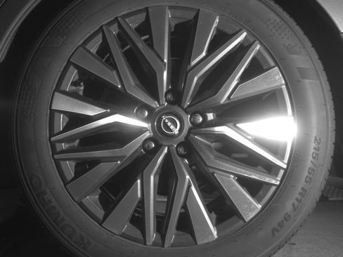 Used 2025 Nissan Altima 2.5 SV FWD image 16