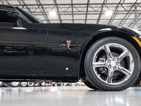 Used 2009 Pontiac Solstice GXP w/ Premium Package RWD image 30