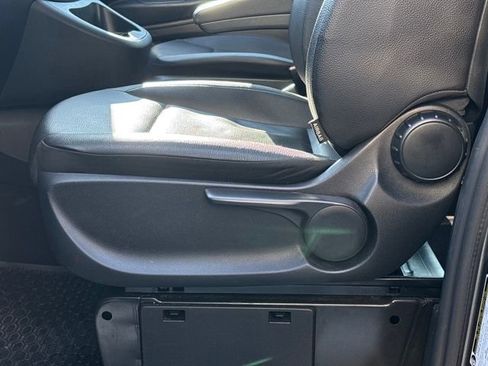 Used 2021 Mercedes-Benz Metris Passenger image 18