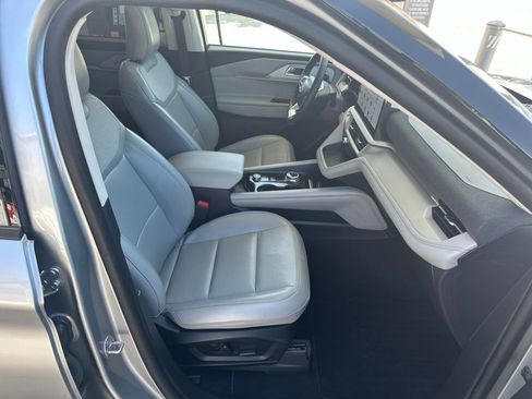Used 2025 Ford Explorer Active w/ Active Comfort Package AWD/4WD image 22