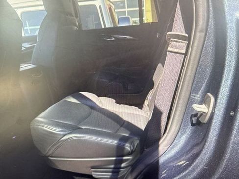 Used 2019 Cadillac Escalade Luxury AWD/4WD image 7