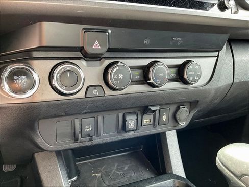 Used 2020 Toyota Tacoma TRD Off-Road AWD/4WD image 23