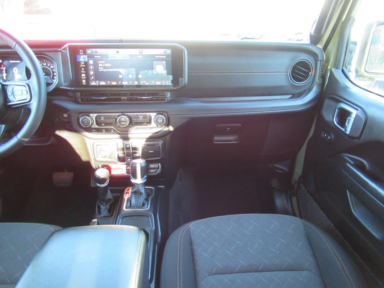 Certified 2026 Jeep Gladiator Mojave AWD/4WD image 15