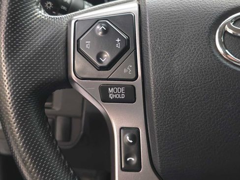 Used 2018 Toyota Tacoma SR5 AWD/4WD image 18