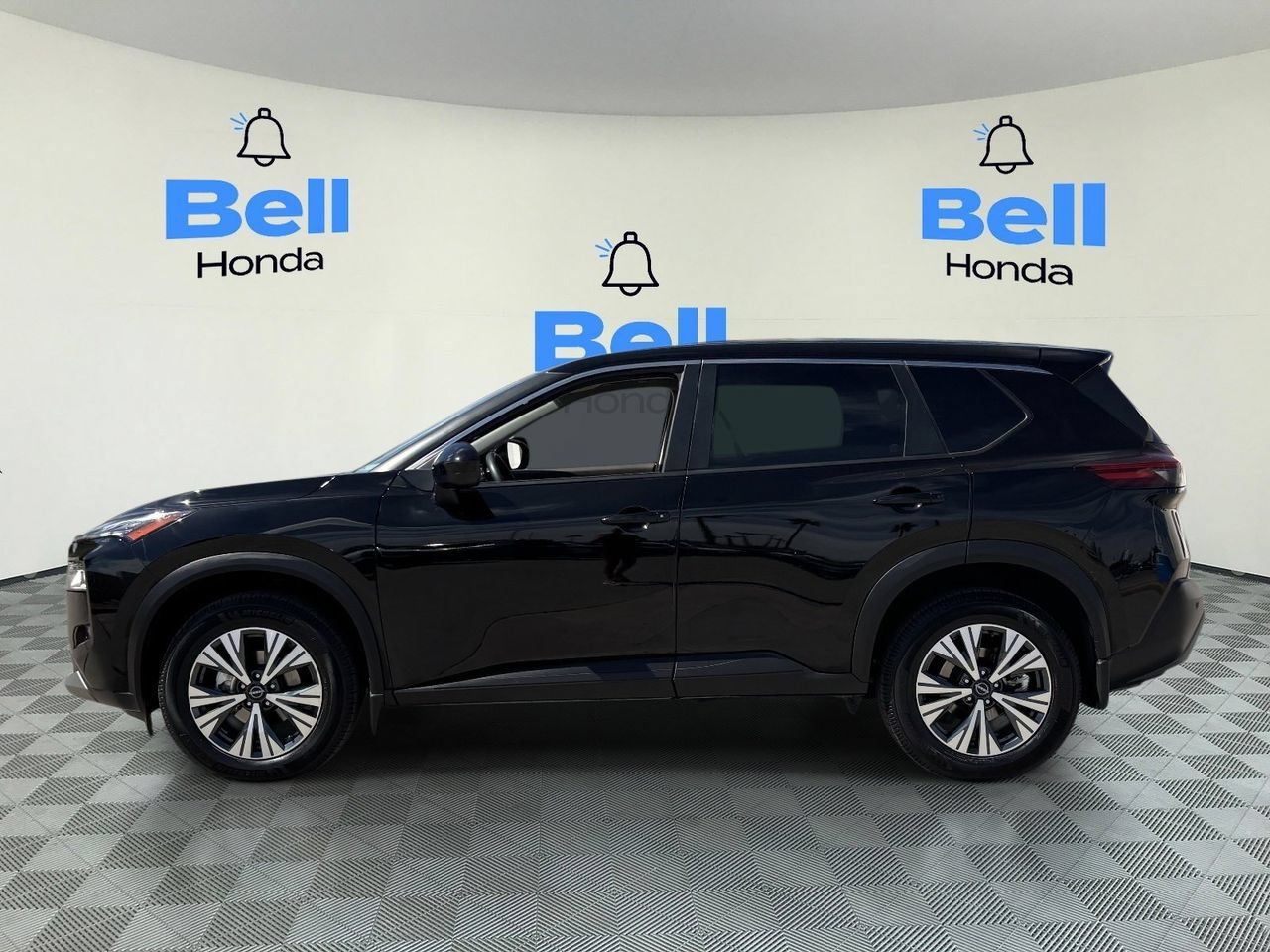 Used 2023 Nissan Rogue SV FWD image 2
