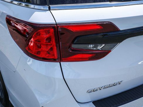 Used 2025 Honda Odyssey EX-L image 8
