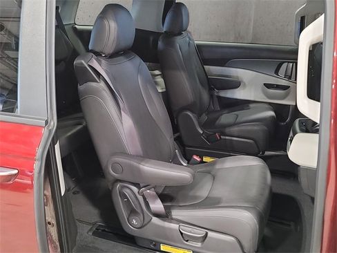 Used 2024 Kia Carnival LX image 20