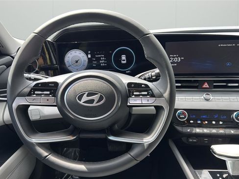 Used 2025 Hyundai Elantra Limited image 20