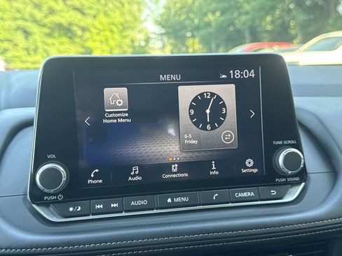 Used 2025 Nissan Rogue SV AWD/4WD image 19