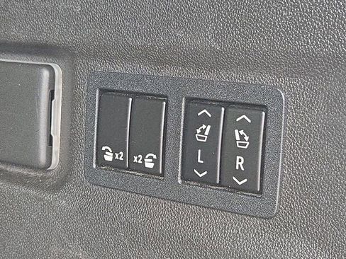 Used 2021 GMC Yukon XL AT4 w/ AT4 Premium Plus Package image 39