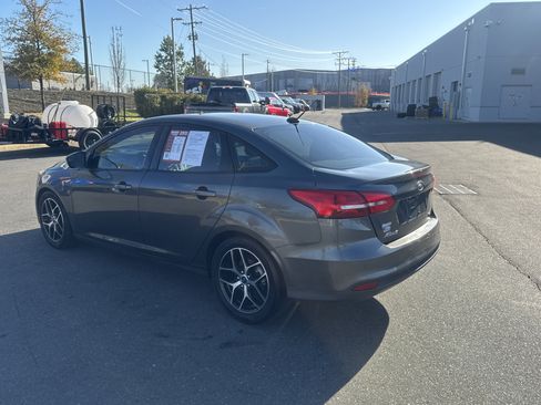 Used 2017 Ford Focus SEL image 8