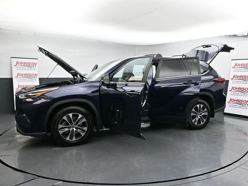Used 2023 Toyota Highlander XLE image 46