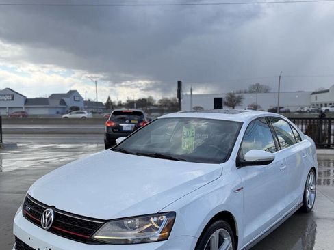 Used 2017 Volkswagen Jetta GLI image 3