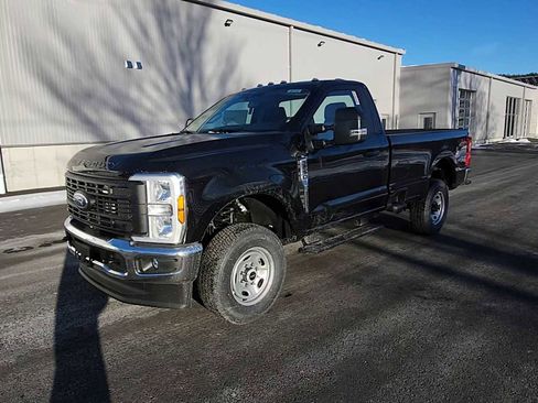 New 2026 Ford F250 XL w/ XL Chrome Package image 4