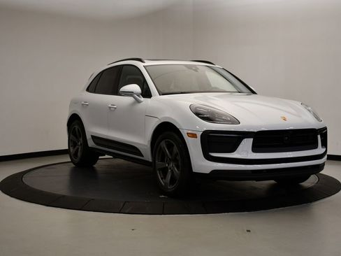 Certified 2025 Porsche Macan Turbo AWD/4WD image 9