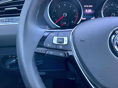 Used 2020 Volkswagen Tiguan SE w/ Panoramic Sunroof Package image 24