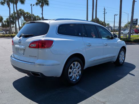 Used 2017 Buick Enclave Leather FWD image 6