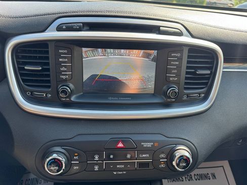 Used 2018 Kia Sorento AWD image 12