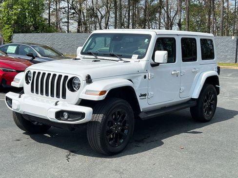 Used 2022 Jeep Wrangler Unlimited Sahara image 2