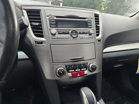 Used 2010 Subaru Outback 2.5i Premium image 6