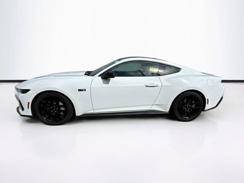 Used 2025 Ford Mustang GT Premium RWD image 4