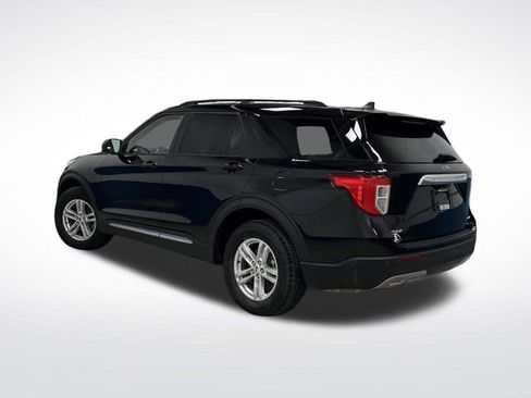 Used 2022 Ford Explorer XLT image 3