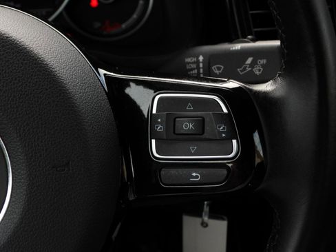 Used 2019 Volkswagen Beetle 2.0T SE FWD image 59
