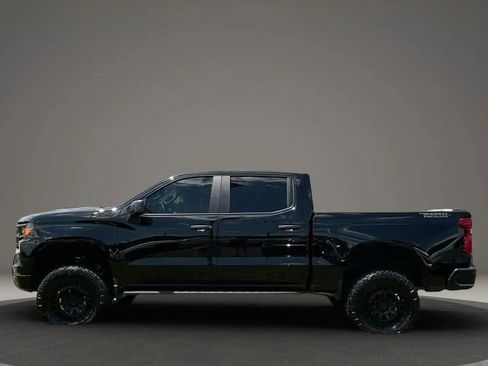 Used 2024 Chevrolet Silverado 1500 Custom Trail Boss w/ Midnight Edition AWD/4WD image 4