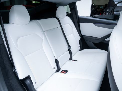 Used 2026 Tesla Model Y 2WD image 23