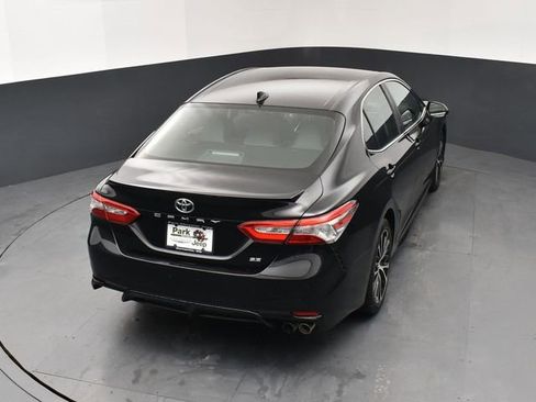 Used 2019 Toyota Camry SE image 17