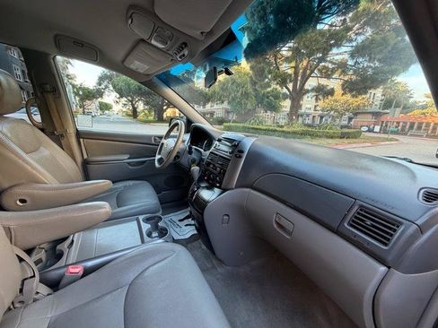 Used 2010 Toyota Sienna LE FWD image 48