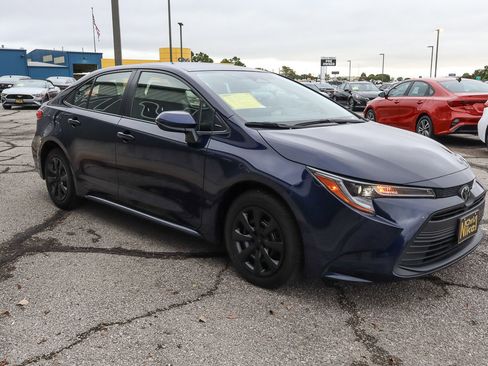 Used 2023 Toyota Corolla LE image 3