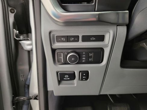 Used 2022 Ford F150 Lariat w/ Equipment Group 501A Mid image 4