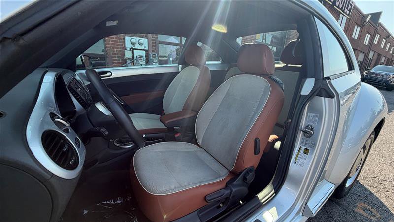 Used 2015 Volkswagen Beetle 1.8T Classic FWD image 19