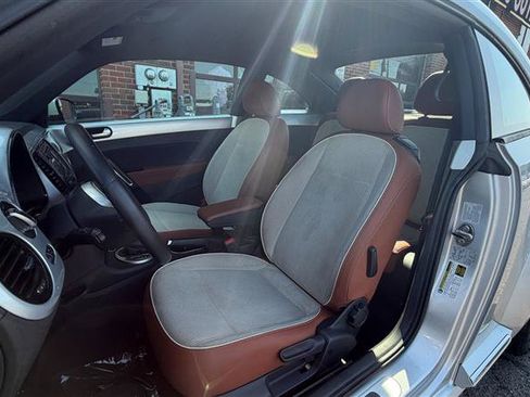 Used 2015 Volkswagen Beetle 1.8T Classic FWD image 19