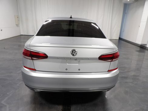 Used 2021 Volkswagen Passat 2.0T SE image 6