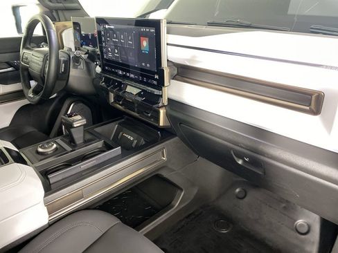 Used 2024 GMC Hummer EV 2X image 30