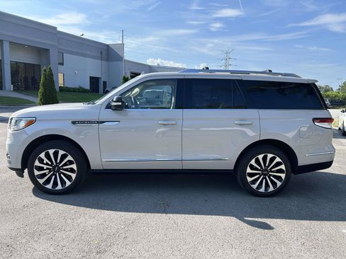 Used 2024 Lincoln Navigator Reserve AWD/4WD image 8