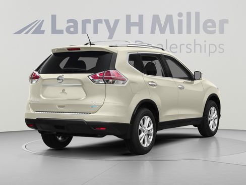 Used 2016 Nissan Rogue SV w/ SV Premium Package FWD image 2