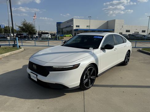 Certified 2025 Honda Accord Sport image 4