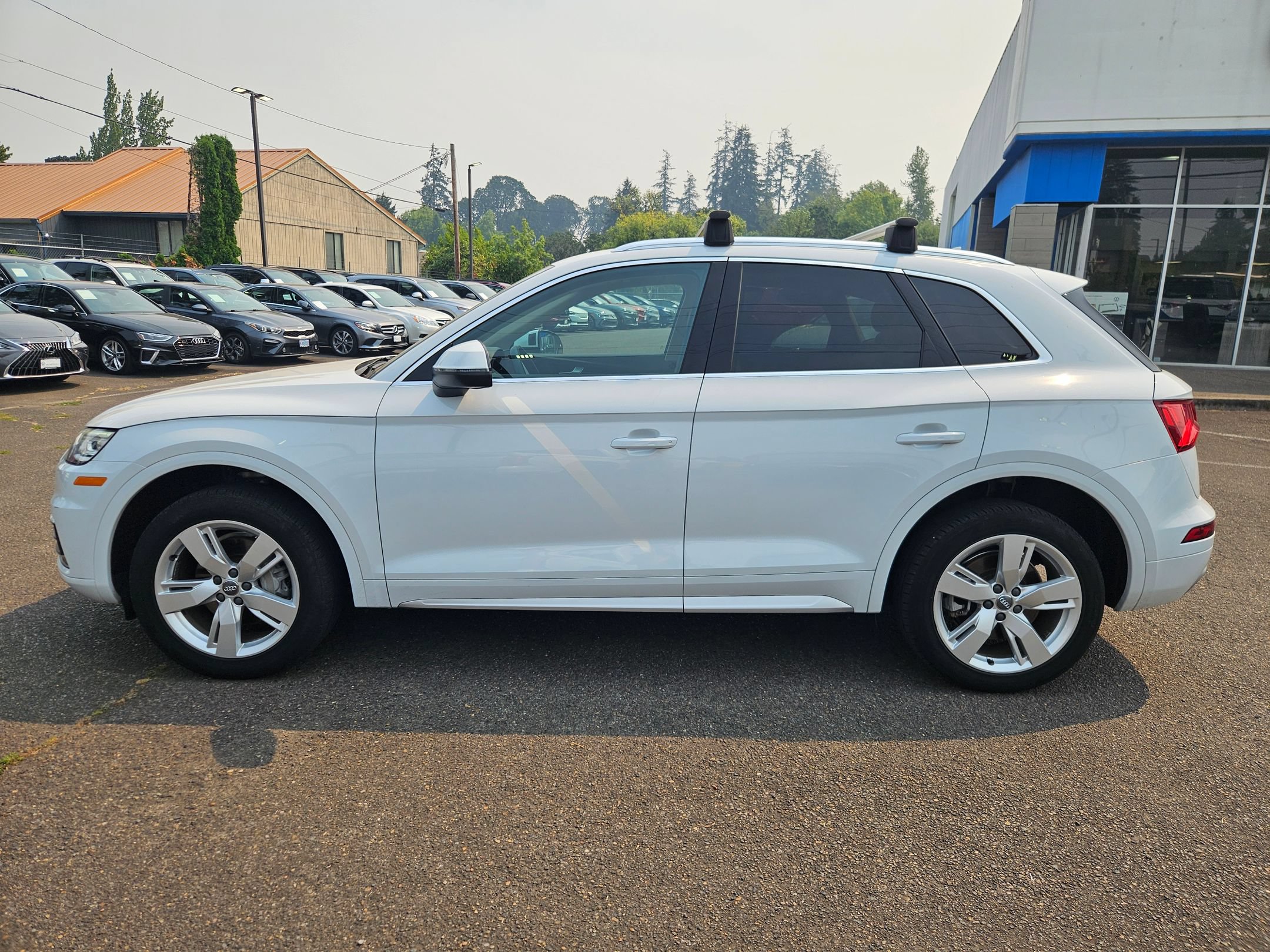 Used 2019 Audi Q5 2.0T Premium w/ Convenience Package AWD/4WD image 2