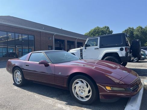 Used 1993 Chevrolet Corvette Coupe RWD image 4