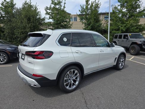 Used 2026 BMW X5 xDrive50e AWD/4WD image 3