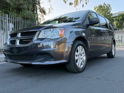 Used 2019 Dodge Grand Caravan SE image 2