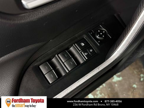 Used 2025 Toyota RAV4 XLE AWD/4WD image 16