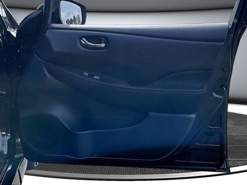 Used 2020 Nissan Leaf SV w/ SV Technology Package FWD image 28