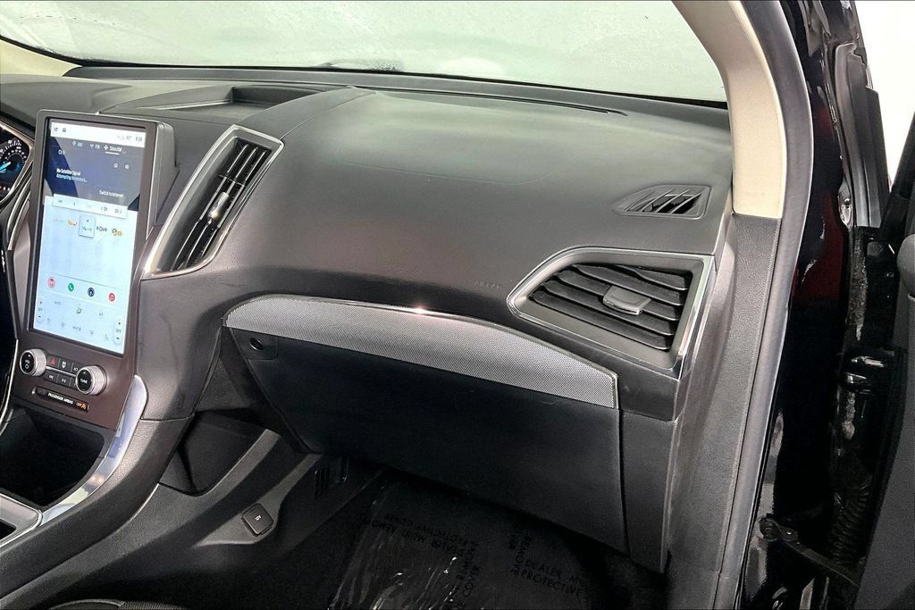 Used 2021 Ford Edge Titanium w/ Equipment Group 301A FWD image 16