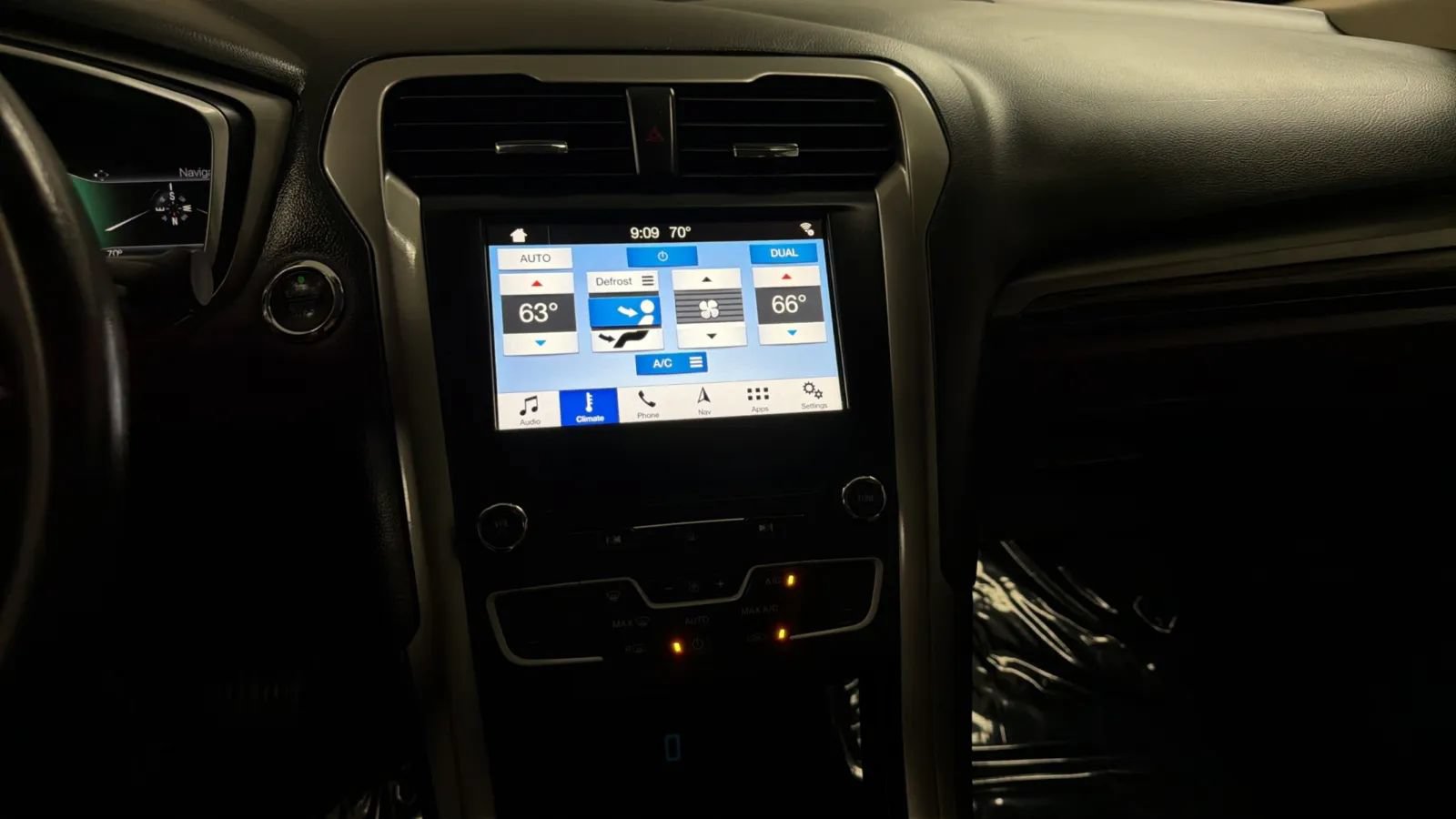 Used 2018 Ford Fusion SE w/ Fusion SE Technology Package FWD image 13