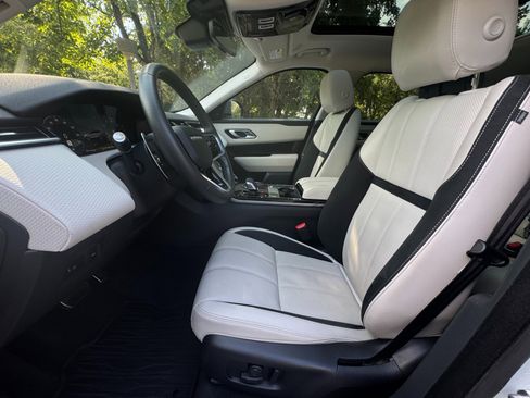 Used 2023 Land Rover Range Rover Velar R-Dynamic S image 9