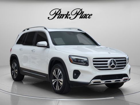 Used 2025 Mercedes-Benz GLB 250 image 4